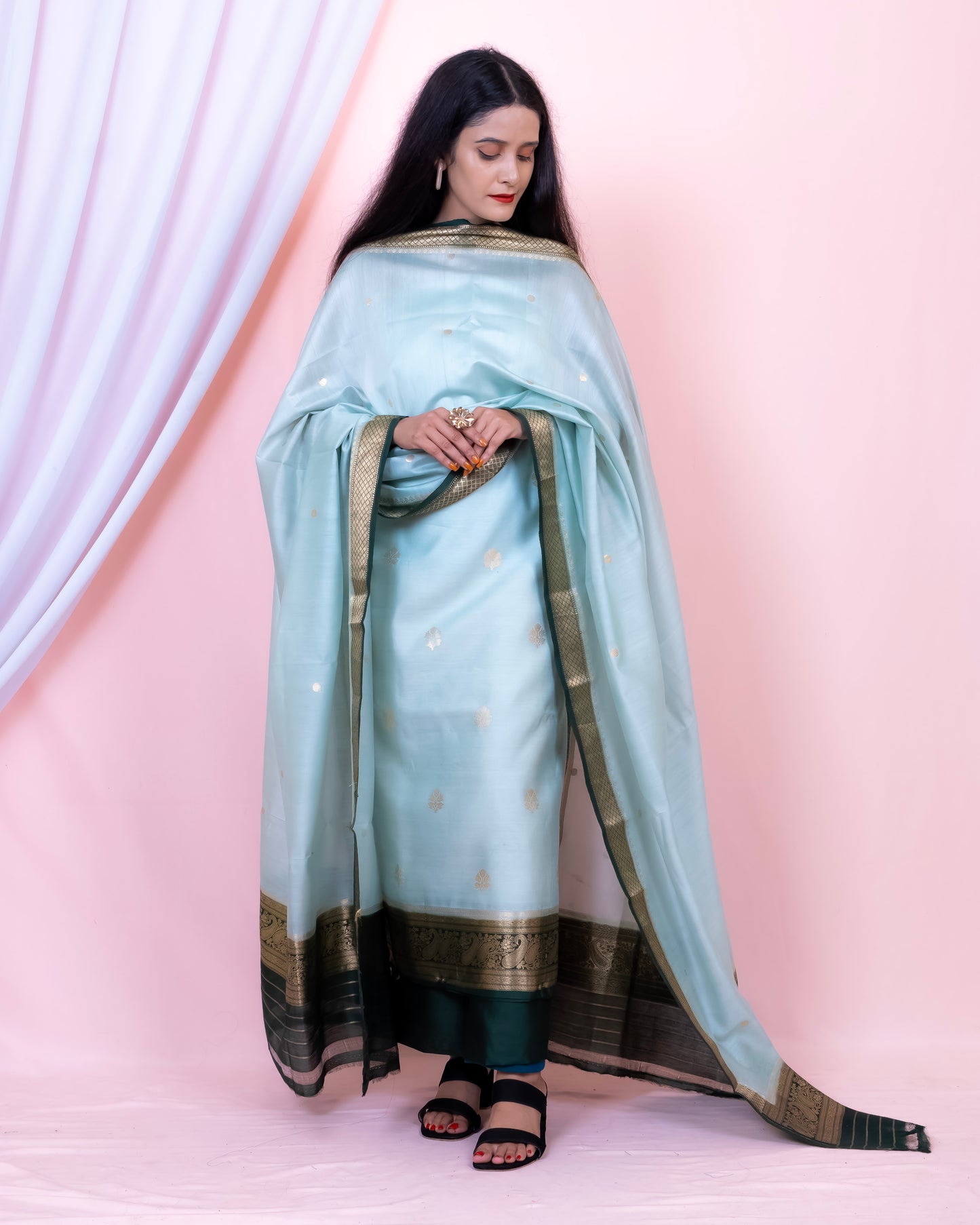 Premium Kadhwa Banarasi Suit (Aalimah)